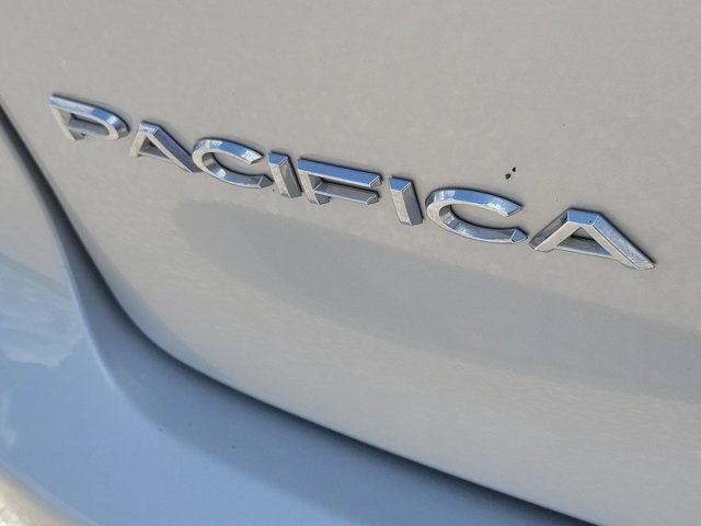 Used 2022 Chrysler Pacifica Touring-L AWD/4WD image 9