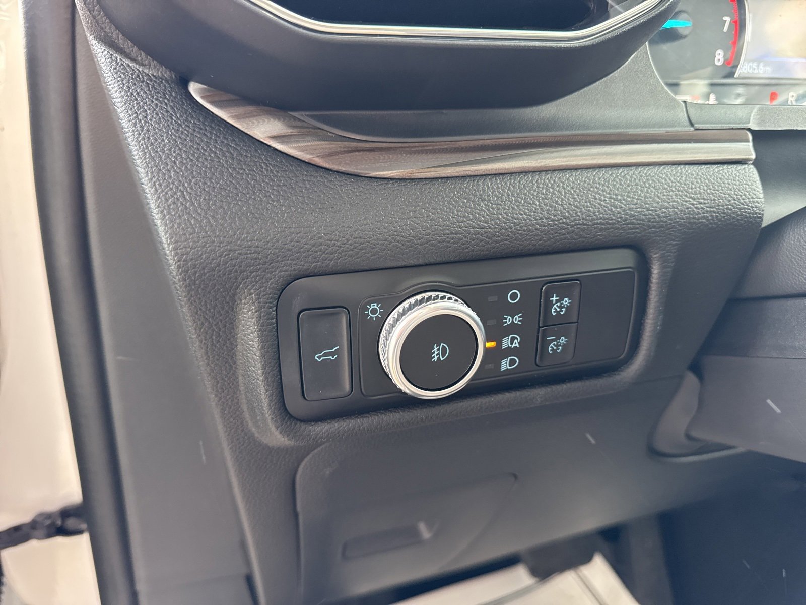 Certified 2023 Ford Explorer Limited w/ Equipment Group 301A image 28