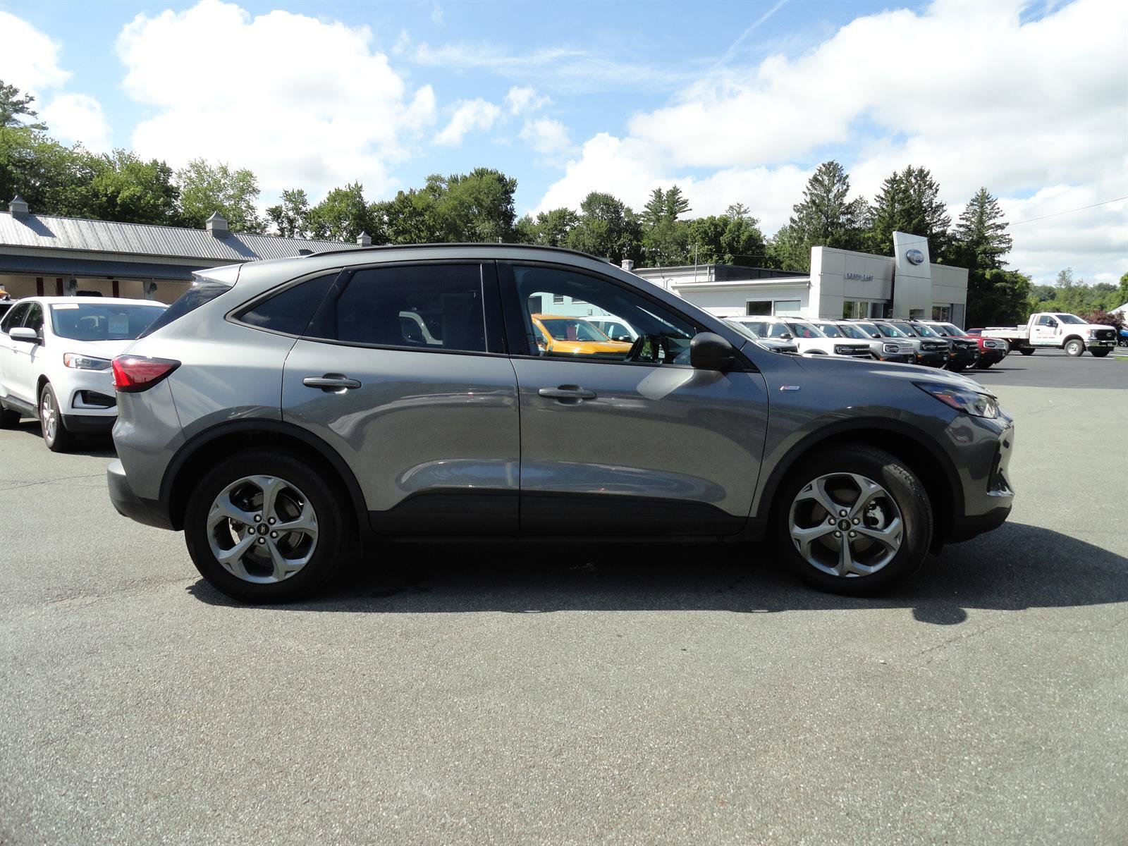 Certified 2025 Ford Escape ST-Line AWD/4WD image 4