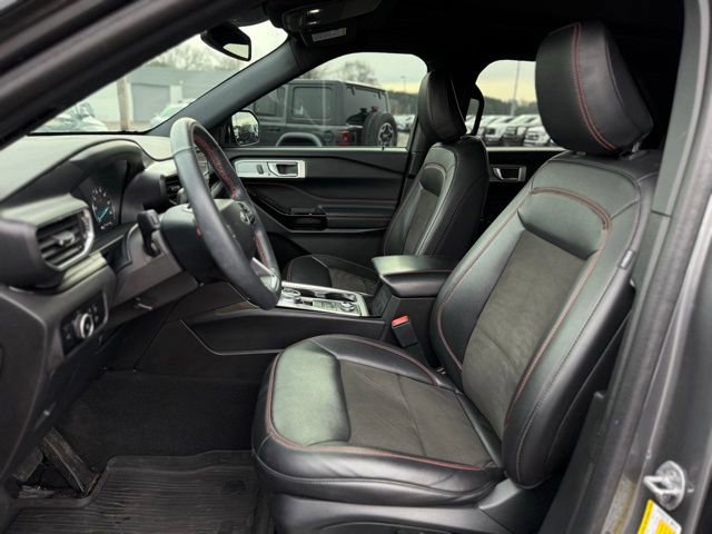 Certified 2024 Ford Explorer ST-Line w/ Class IV Trailer Tow Package image 2