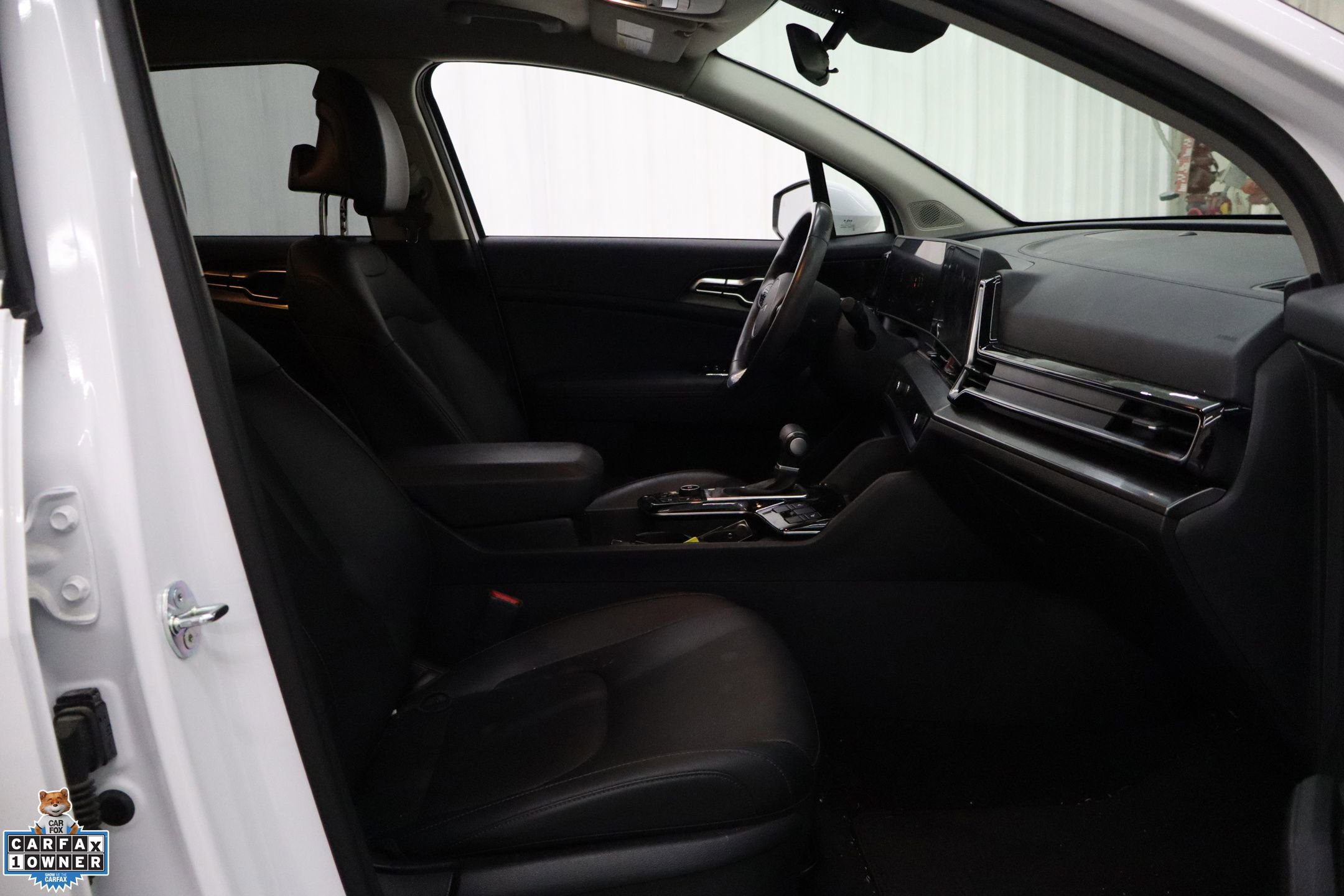 Used 2025 Kia Sportage EX image 24