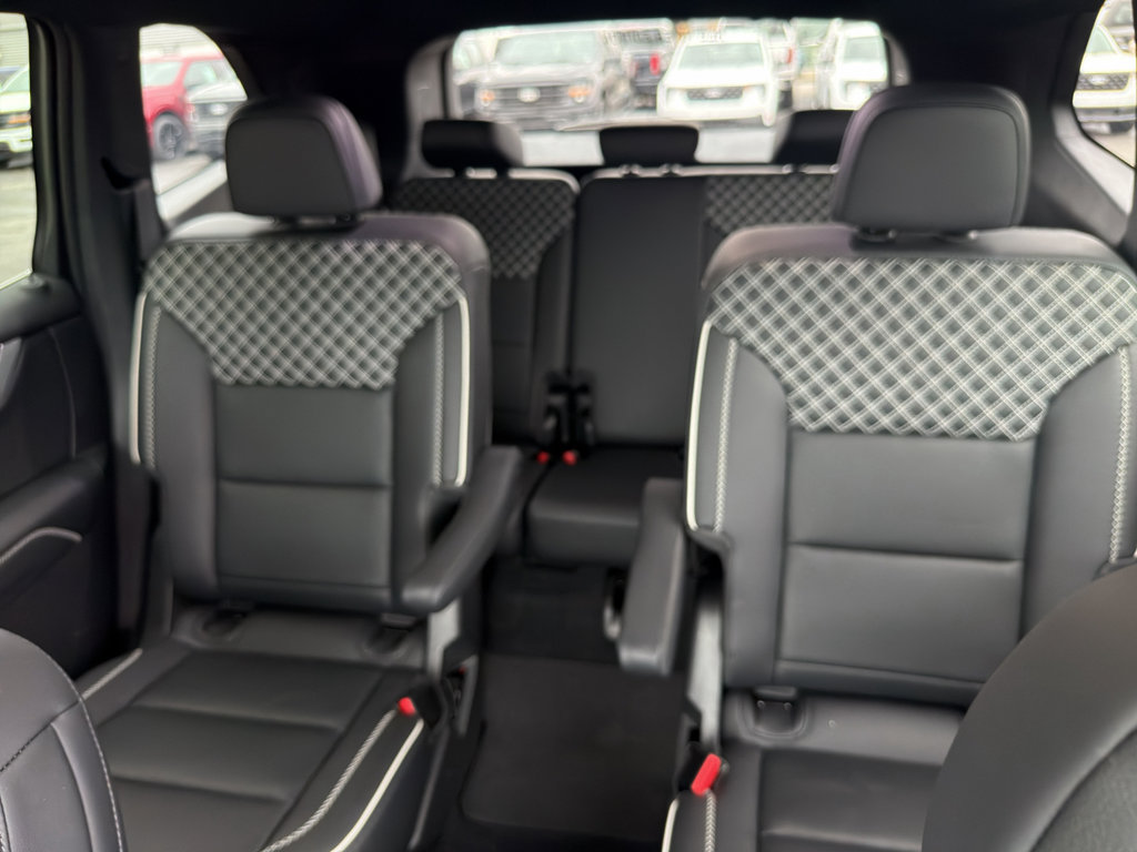 Used 2025 GMC Acadia Denali FWD image 11