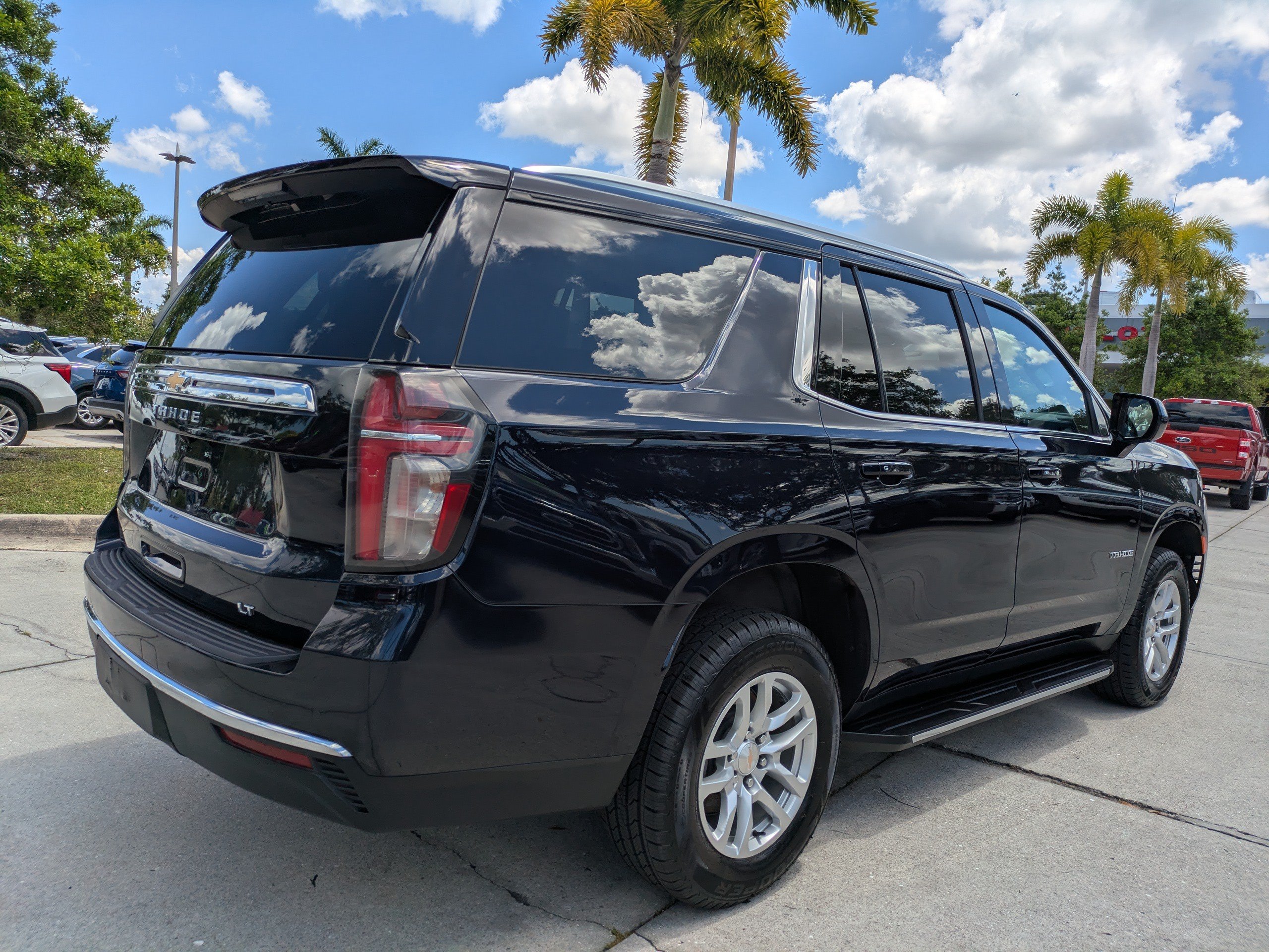 Used 2024 Chevrolet Tahoe LT RWD image 4