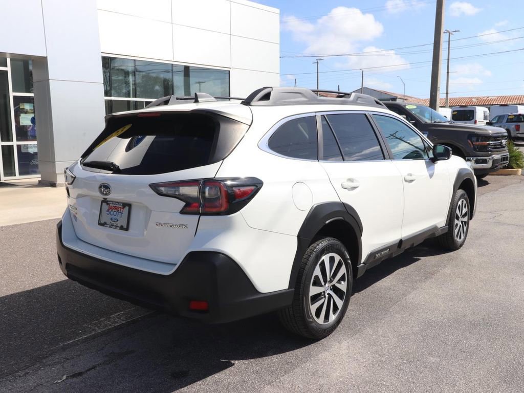 Used 2023 Subaru Outback Premium image 5