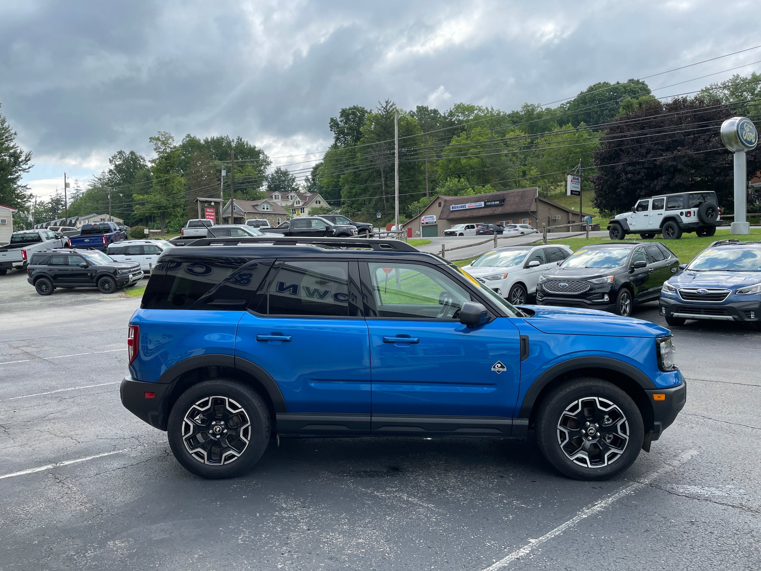 Certified 2025 Ford Bronco Sport Outer Banks w/ Outer Banks Tech Package+ AWD/4WD image 4