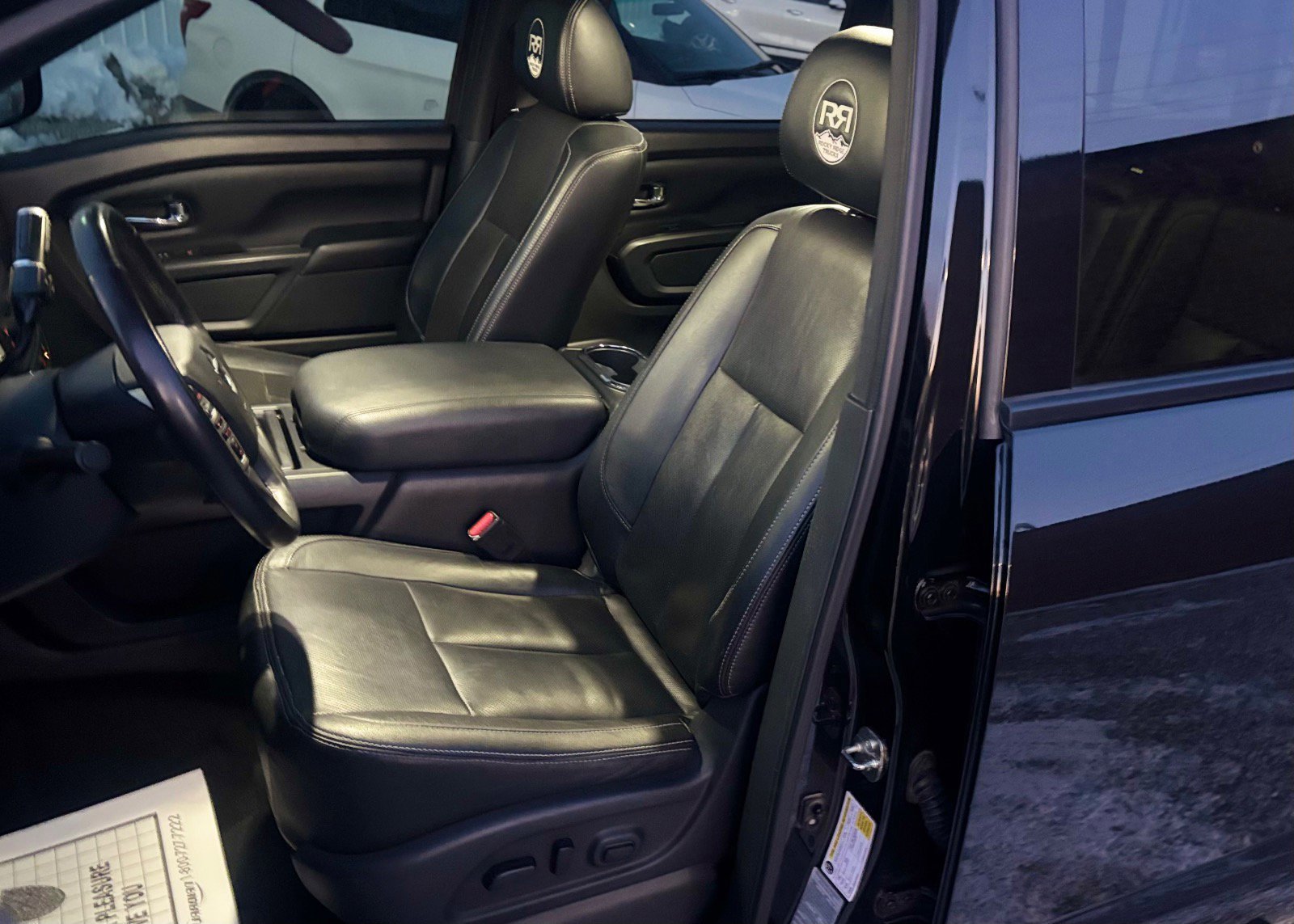 Used 2019 Nissan Titan SV w/ SV Convenience Package image 18