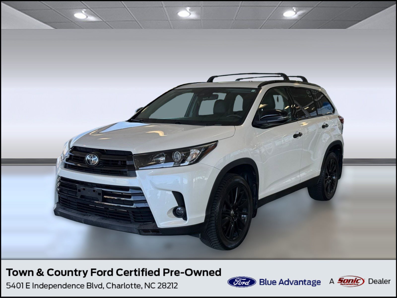 Used 2019 Toyota Highlander SE w/ Nightshade Edition