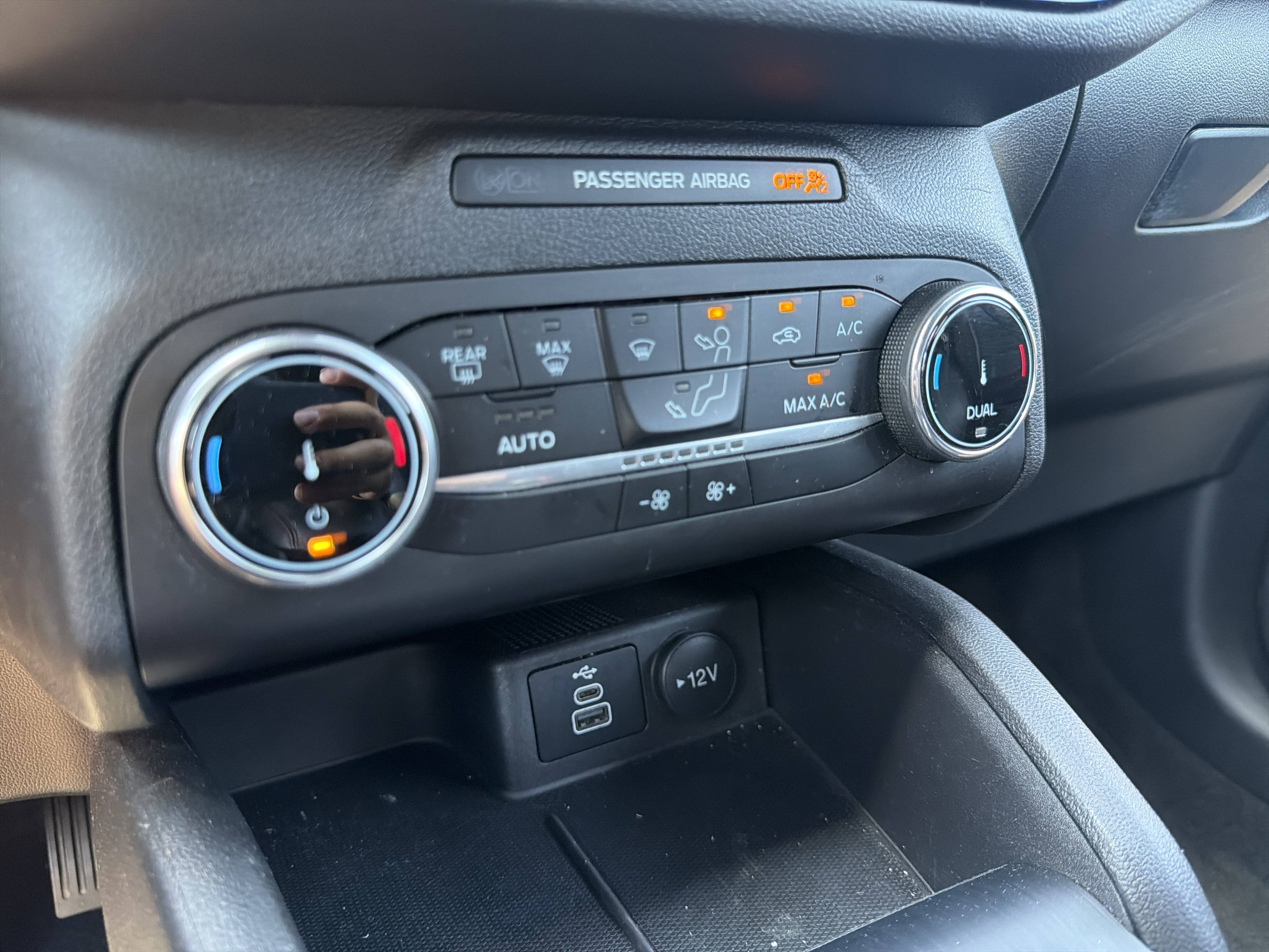 Certified 2025 Ford Escape ST-Line AWD/4WD image 28