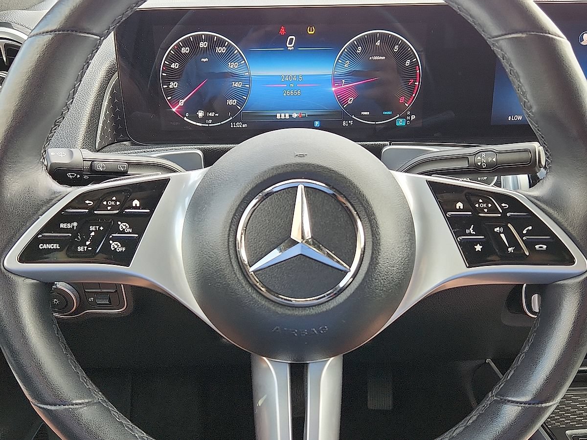 Used 2025 Mercedes-Benz GLB 250 4MATIC image 11