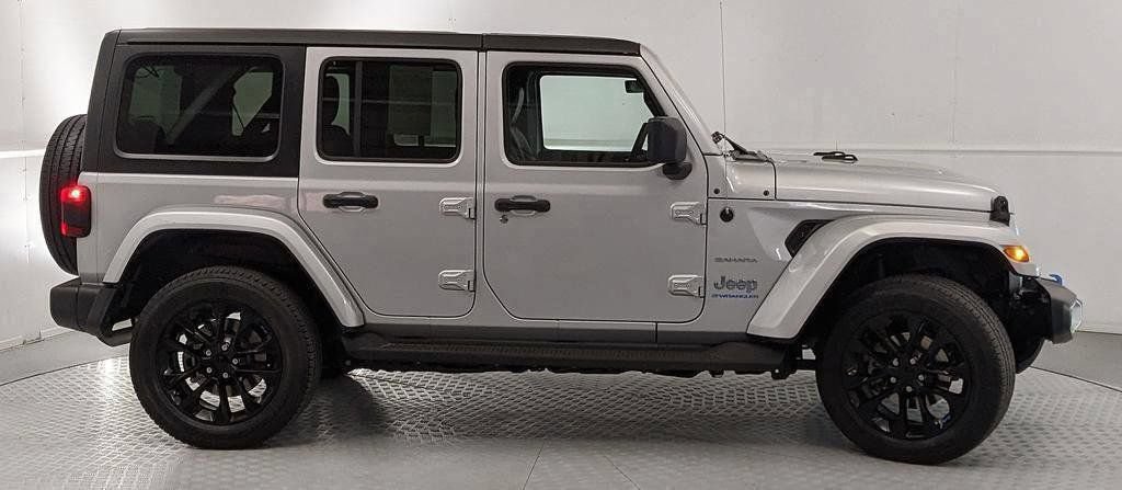 Used 2023 Jeep Wrangler Unlimited Sahara AWD/4WD image 2
