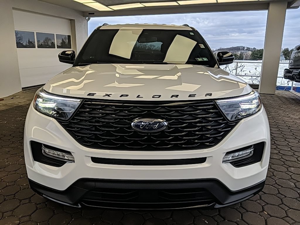 Certified 2023 Ford Explorer ST-Line AWD/4WD image 2