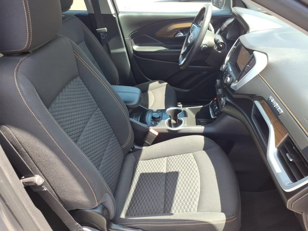 Used 2019 GMC Terrain SLE w/ Driver Convenience Package FWD image 4