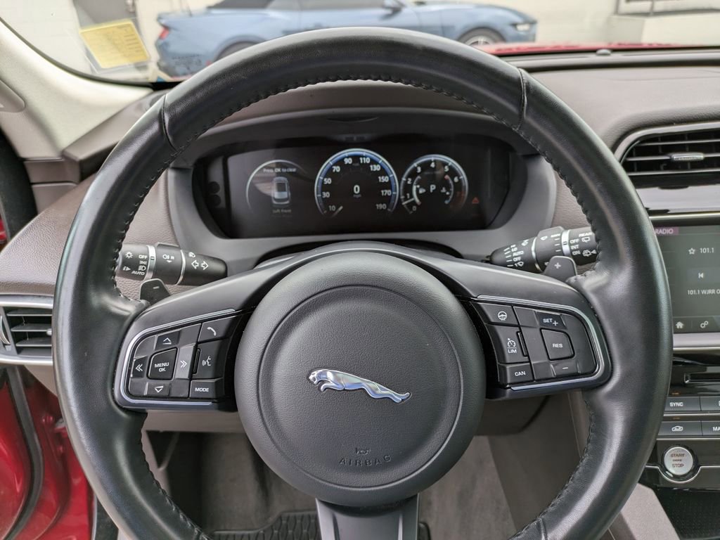 Used 2017 Jaguar F-PACE Prestige image 24