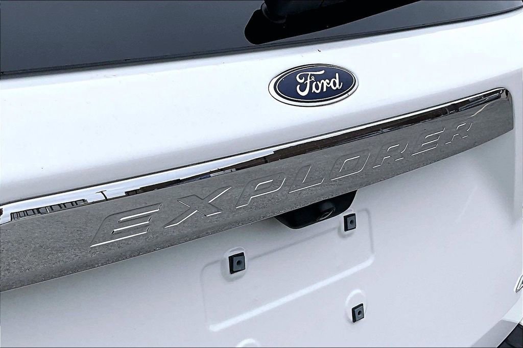 Certified 2023 Ford Explorer Limited w/ Limited Technology Package image 8
