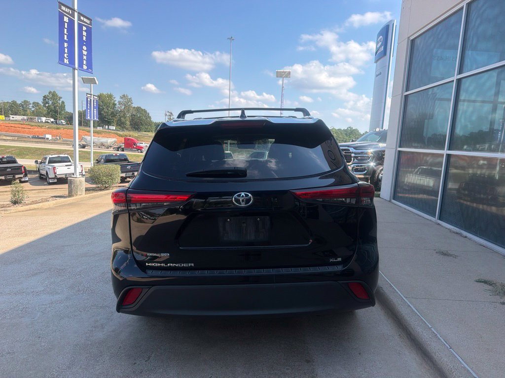 Used 2022 Toyota Highlander XLE FWD image 6