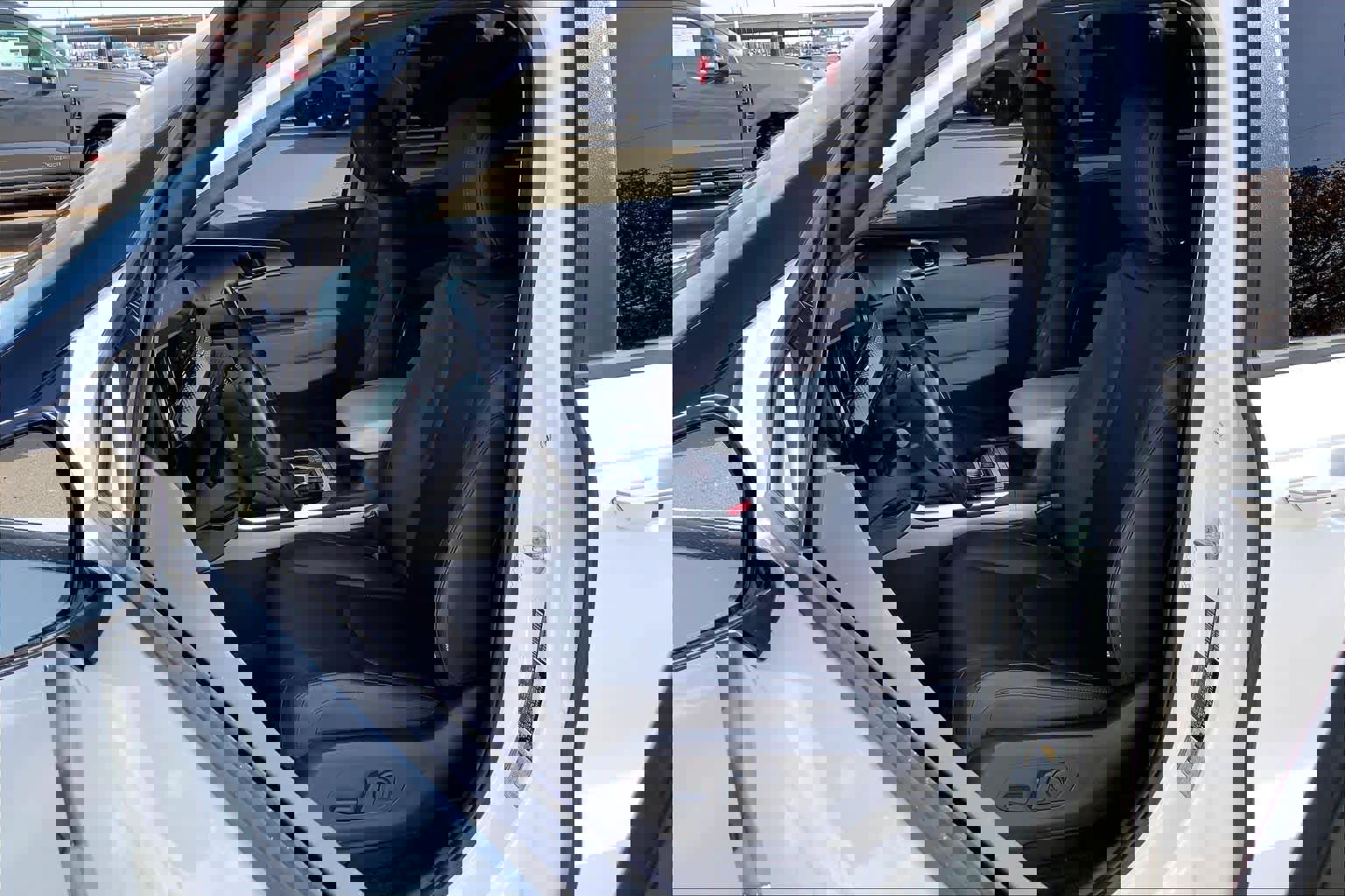 Used 2023 Kia Carnival LX image 7