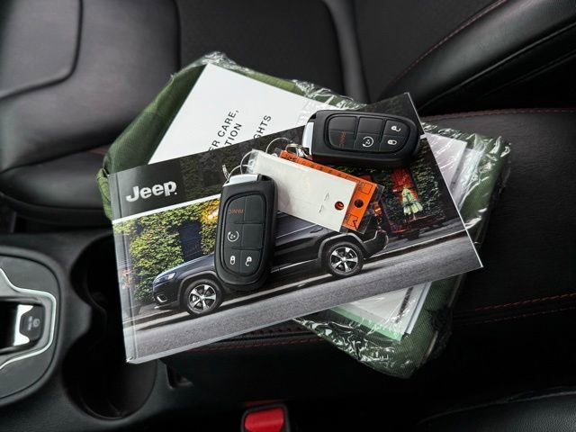 Used 2020 Jeep Cherokee Trailhawk w/ Cold Weather Group AWD/4WD image 4
