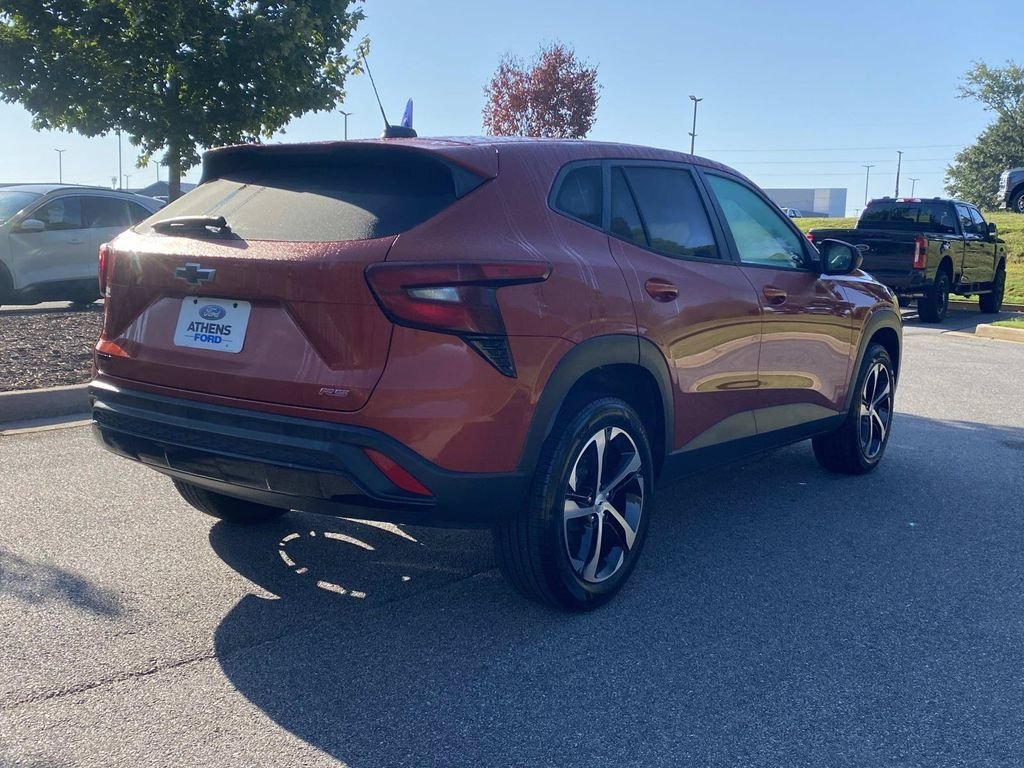 Used 2024 Chevrolet Trax RS w/ Driver Confidence Package FWD image 3