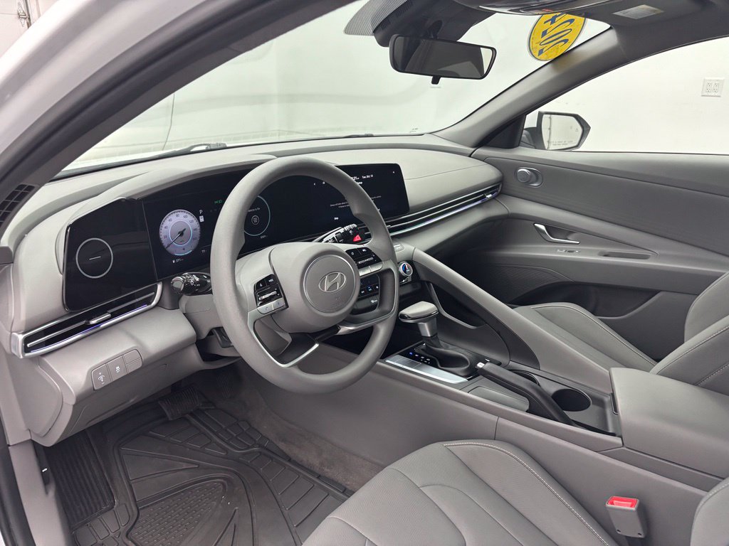 Used 2024 Hyundai Elantra SEL FWD image 19