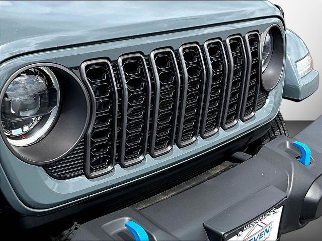 Used 2024 Jeep Wrangler Unlimited w/ Convenience Group AWD/4WD image 32