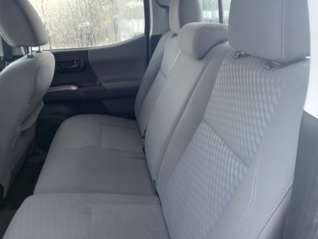 Used 2022 Toyota Tacoma SR5 RWD image 17