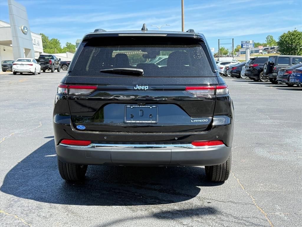 Used 2022 Jeep Grand Cherokee Laredo w/ Luxury Tech Group I RWD image 5