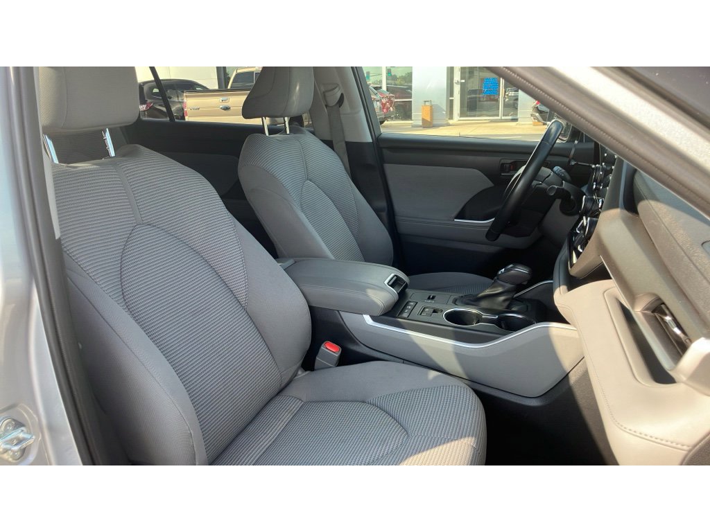 Used 2021 Toyota Highlander LE w/ Protection Package #3 (TMS) image 37