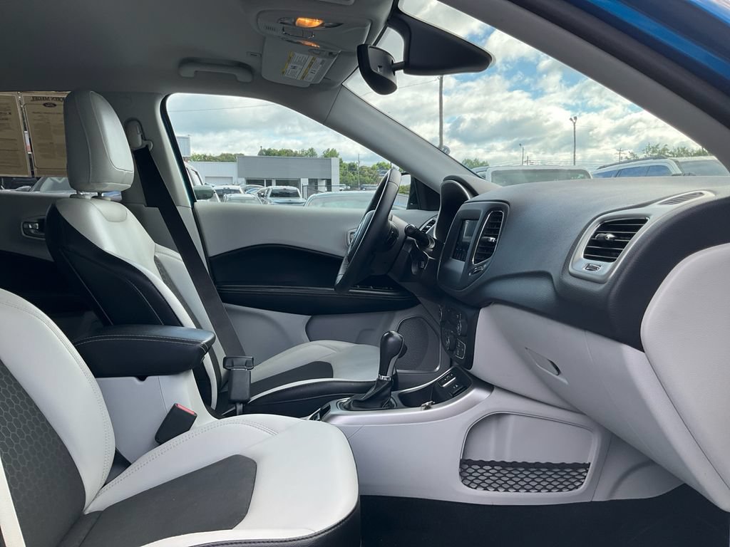 Used 2019 Jeep Compass Latitude w/ Popular Equipment Group FWD image 12