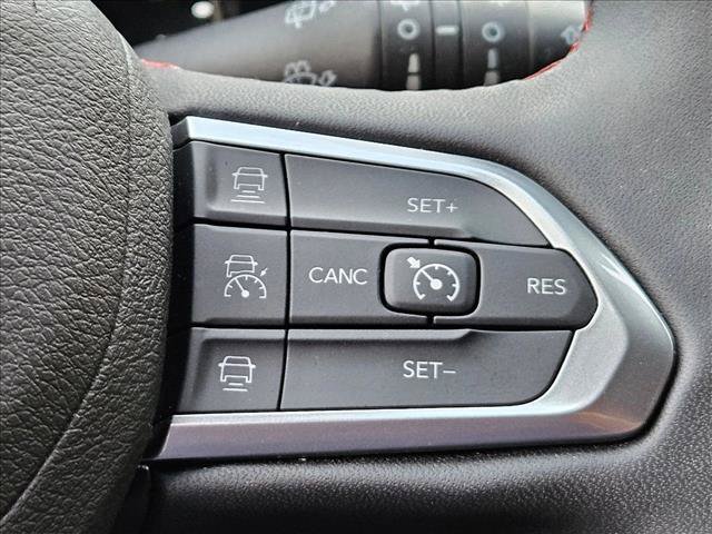 Used 2025 Jeep Compass Trailhawk AWD/4WD image 21
