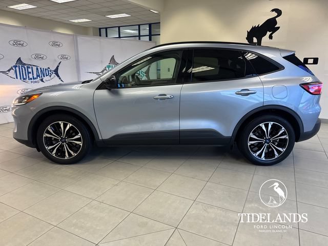 Certified 2022 Ford Escape SE w/ SE Sport Appearance Package FWD image 5