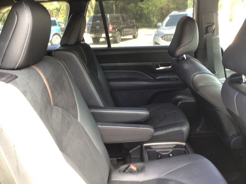 Used 2024 Toyota Grand Highlander AWD Hybrid image 28