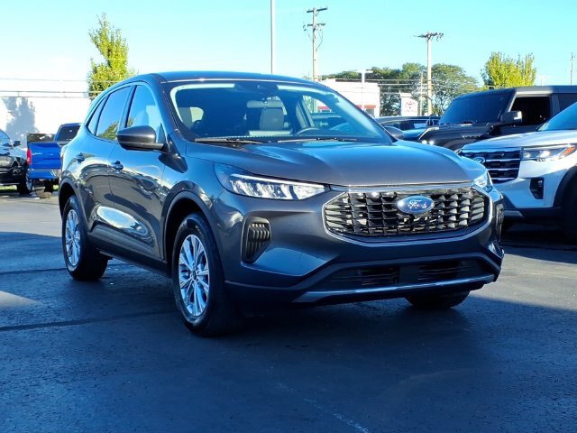 Certified 2023 Ford Escape Active w/ Tech Pack #2 AWD/4WD image 3