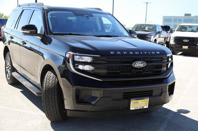 Certified 2025 Ford Expedition Active AWD/4WD image 4