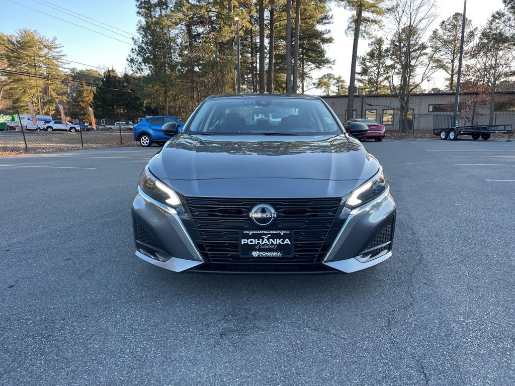 Used 2024 Nissan Altima 2.5 SV image 3