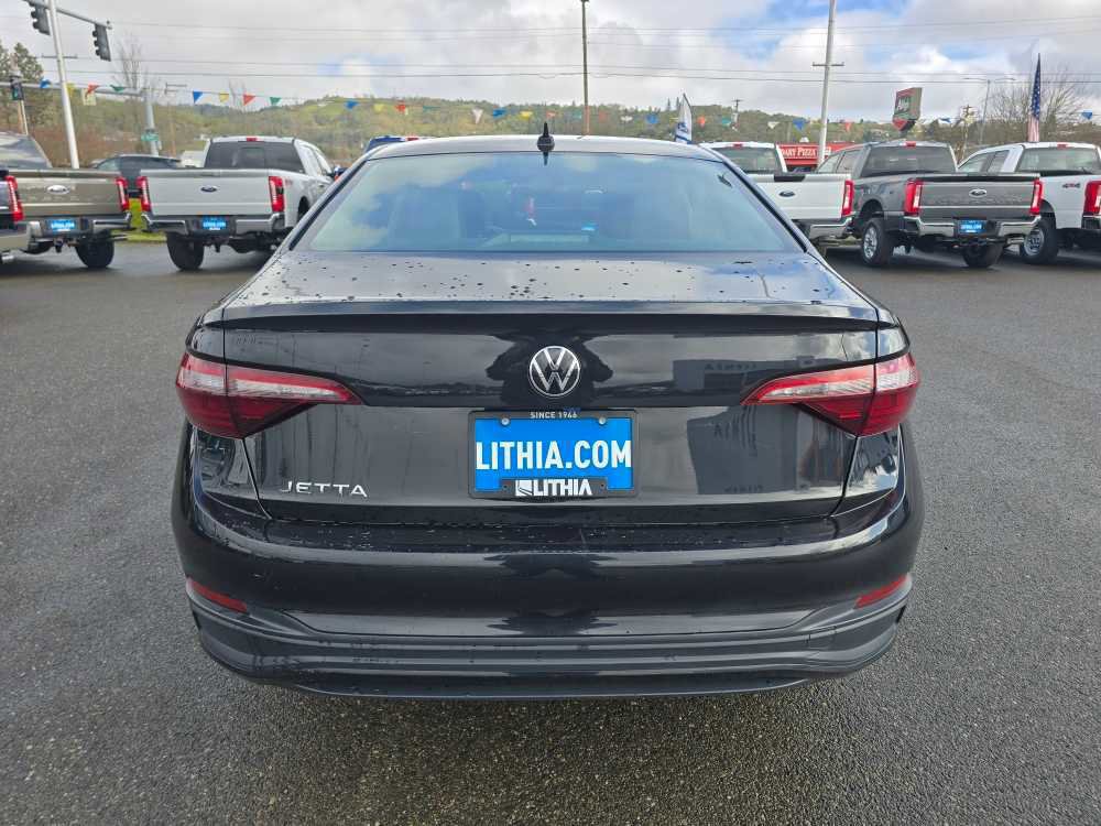 Used 2024 Volkswagen Jetta SE image 5