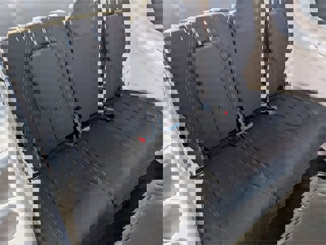 Used 2022 Chrysler Voyager LX image 29