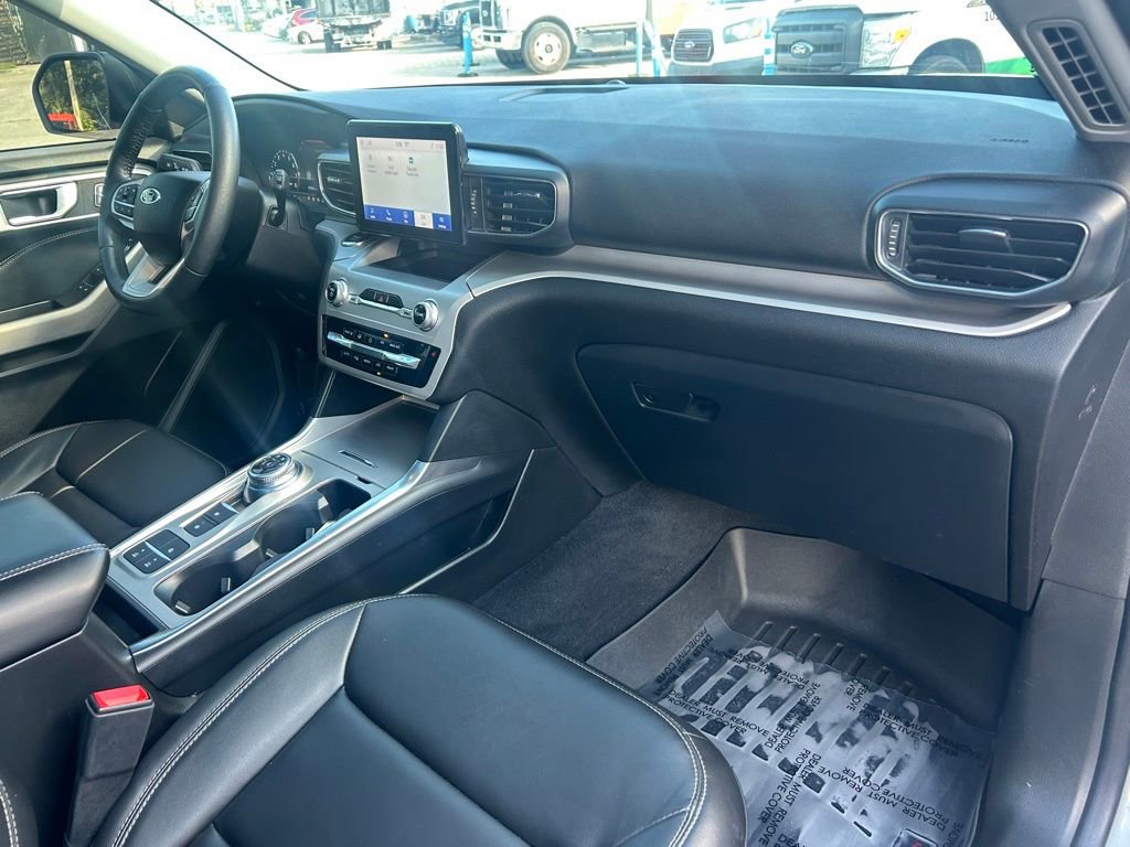 Certified 2022 Ford Explorer XLT w/ Equipment Group 202A image 28