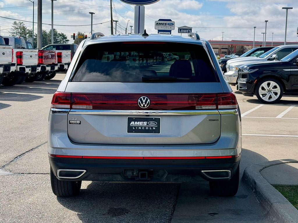 Used 2025 Volkswagen Atlas SE AWD/4WD image 2
