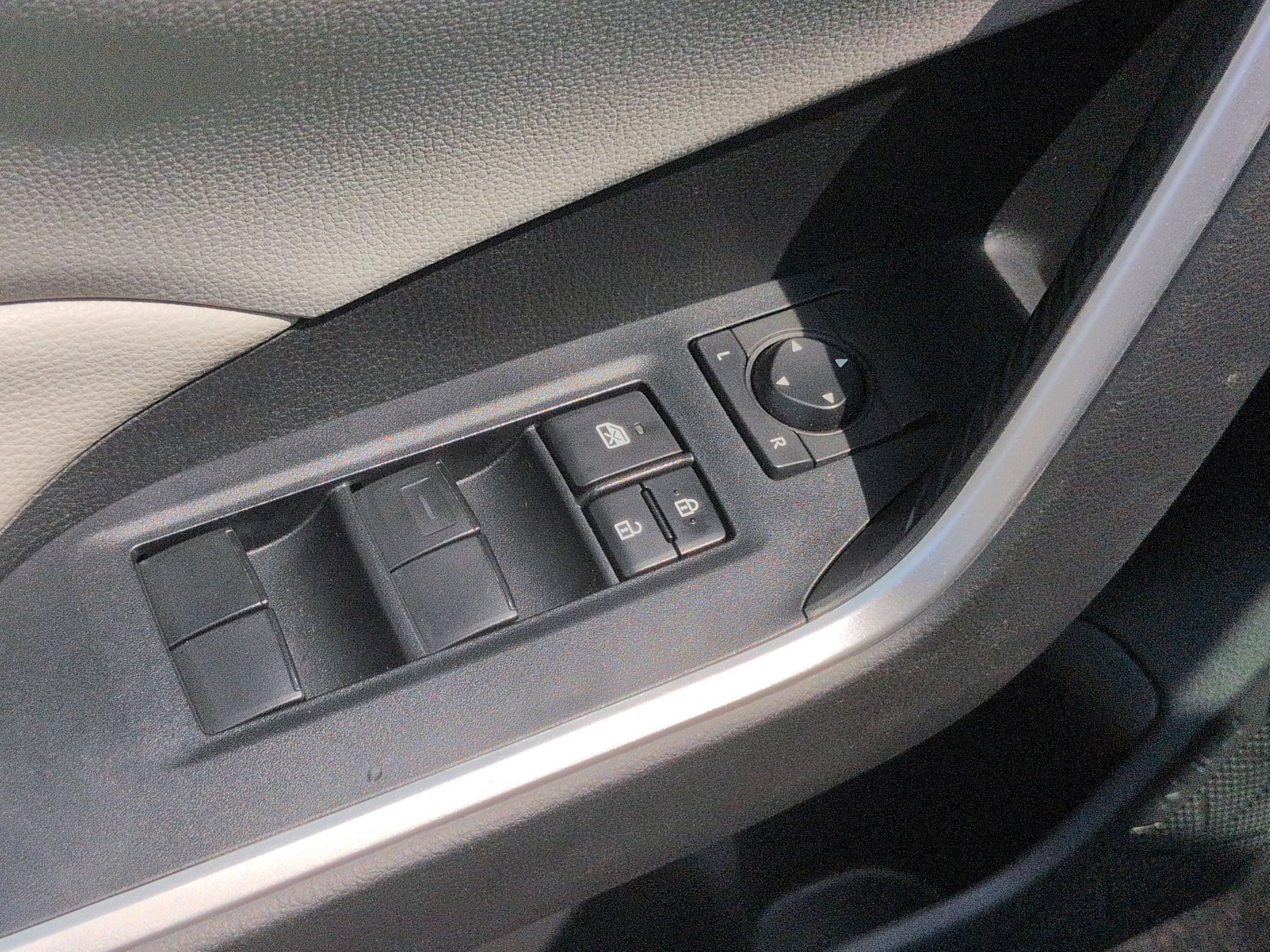 Used 2019 Toyota RAV4 XLE FWD image 14