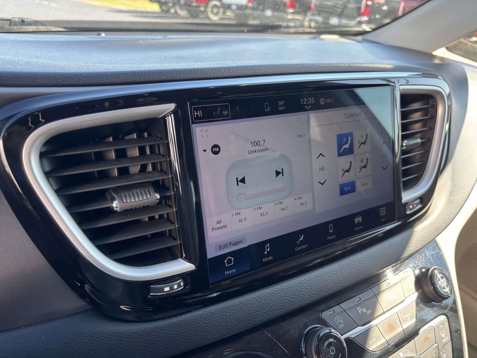 Used 2021 Chrysler Pacifica Touring-L image 21