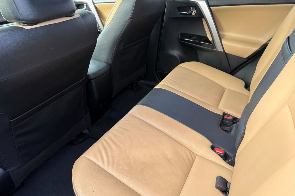 Used 2018 Toyota RAV4 Limited w/ Advanced Technology Package image 11