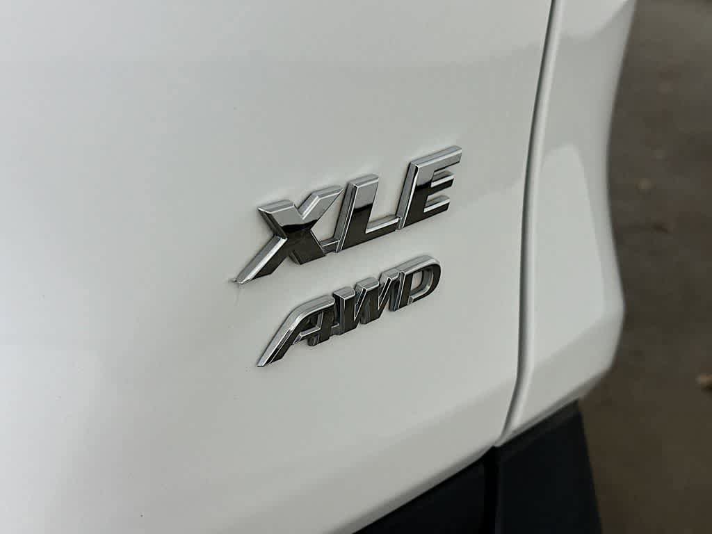 Used 2025 Toyota RAV4 XLE AWD/4WD image 7