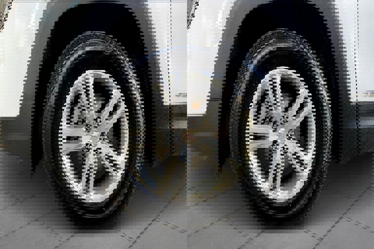 Used 2023 GMC Terrain SLE w/ Driver Convenience Package image 12