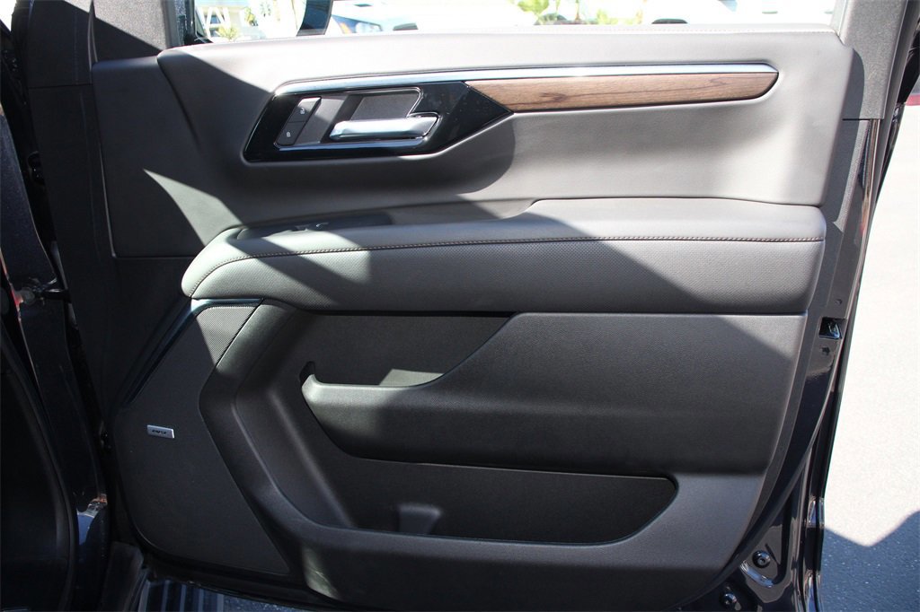 Used 2025 Chevrolet Tahoe High Country image 29