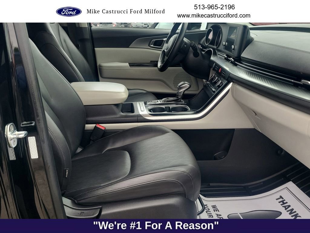 Used 2023 Kia Carnival LX FWD image 25