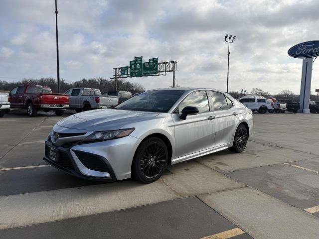 Used 2022 Toyota Camry SE w/ Convenience Package image 4