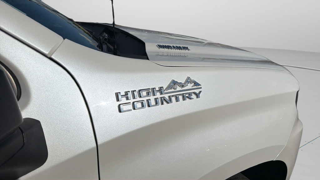 Used 2022 Chevrolet Silverado 1500 High Country w/ Technology Package AWD/4WD image 35