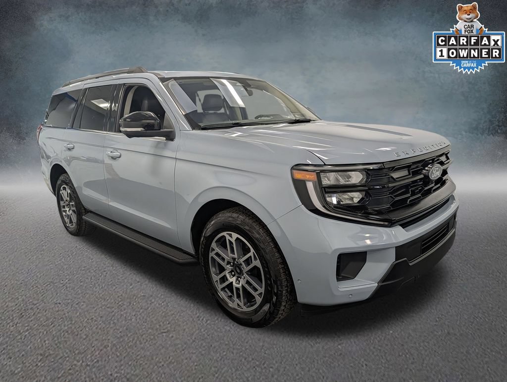 Certified 2025 Ford Expedition Active AWD/4WD image 3