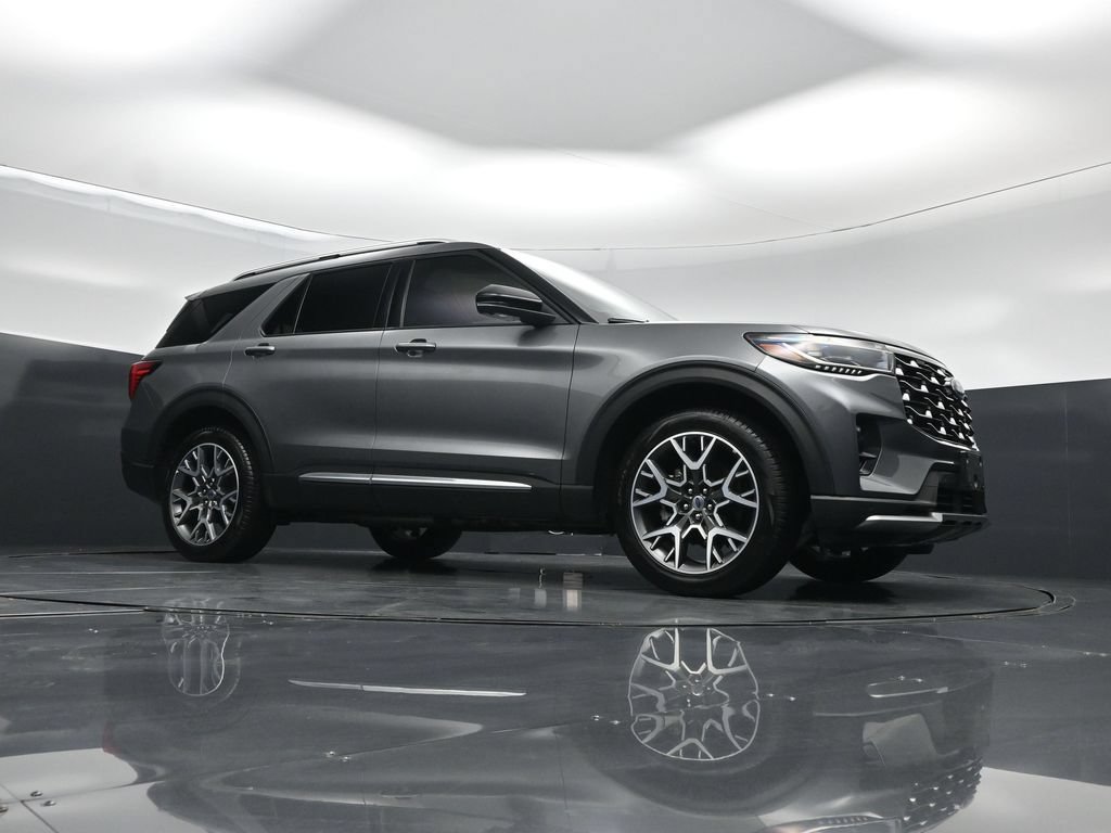 Certified 2025 Ford Explorer Platinum w/ Ultimate Package AWD/4WD image 3
