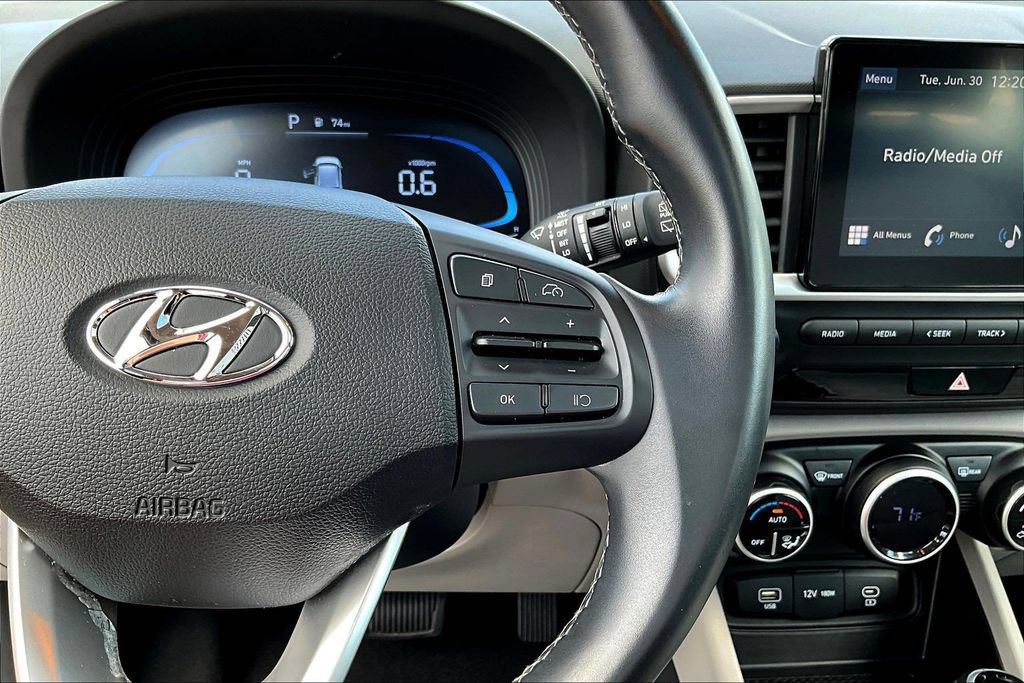 Used 2025 Hyundai Venue SEL FWD image 14